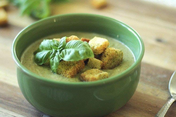 Soupe aux épinards et fromage Adyghe