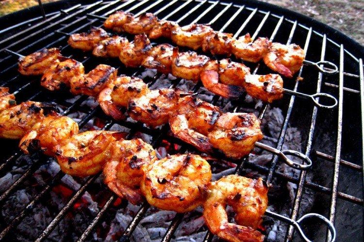 Crevettes à la sauce soja sur le grill