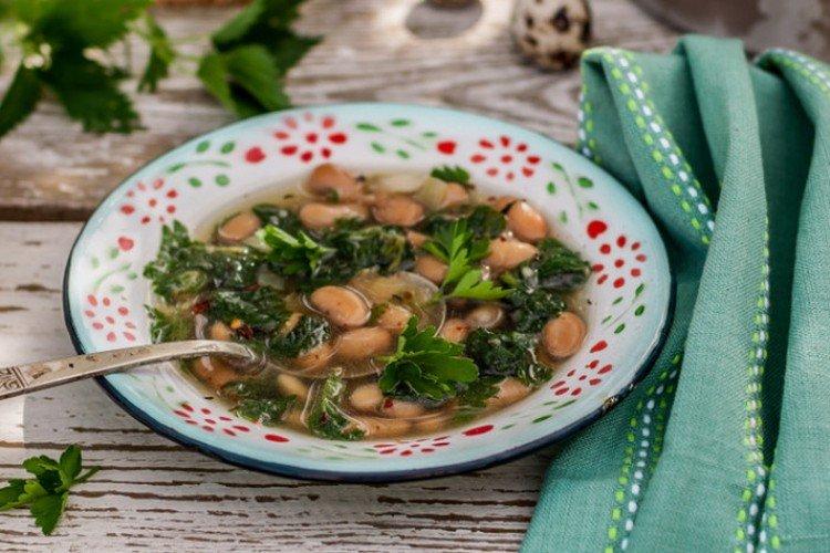 Soupe aux haricots d'ortie