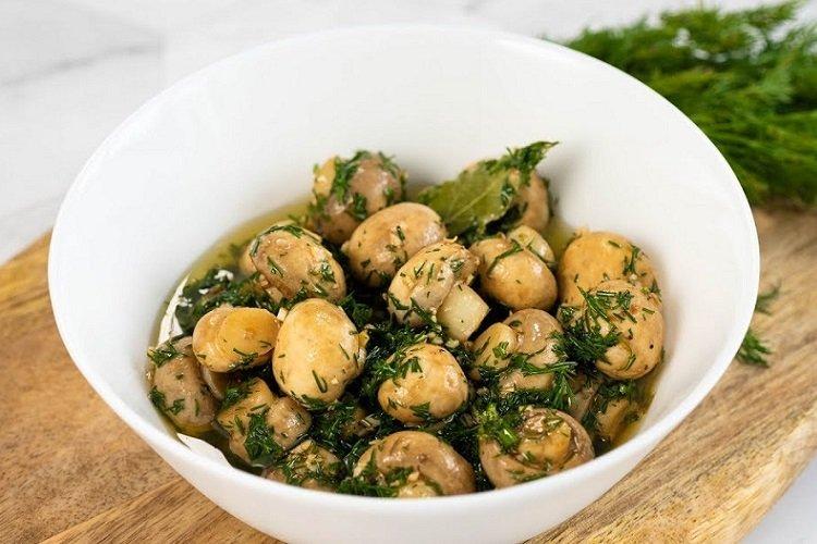 Champignons coréens à la sauce tabasco