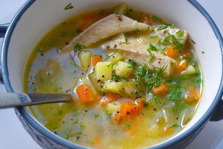 Soupe de poisson à la truite aux cornichons
