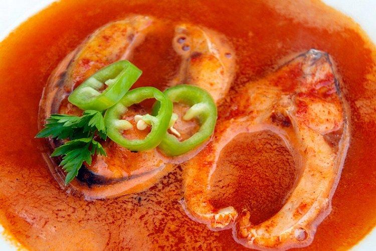 Soupe de poisson à la truite en hongrois