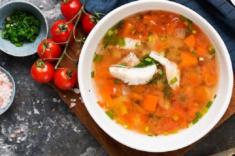 Soupe de poisson à la truite et aux tomates