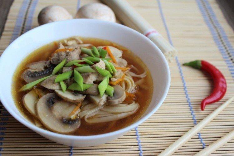 Soupe poulet et nouilles à la pâte de miso