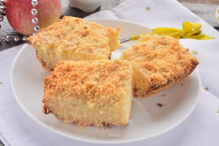 Casserole de fromage cottage avec semoule et biscuits