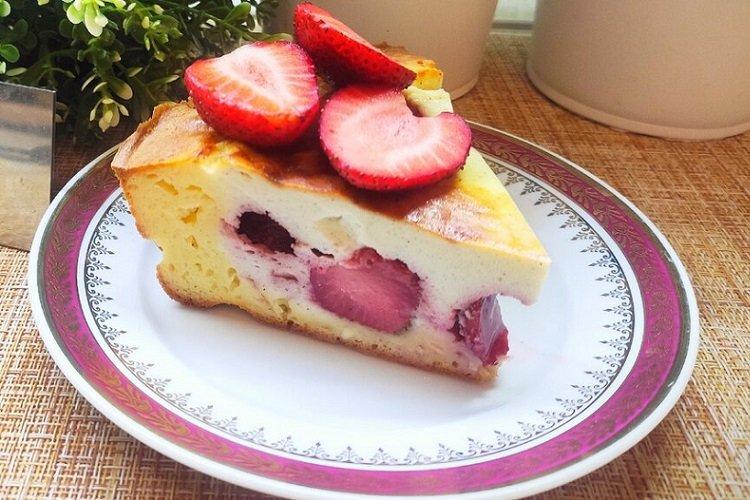 Casserole de caillé aux fraises et semoule