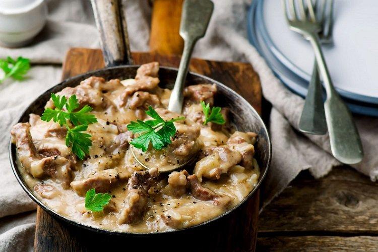 Boeuf Stroganoff aux champignons et fromage à la crème