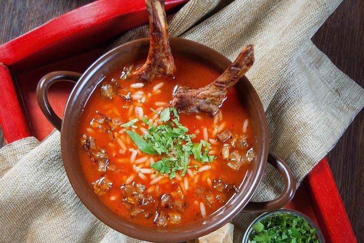 Shurpa de riz à l'agneau