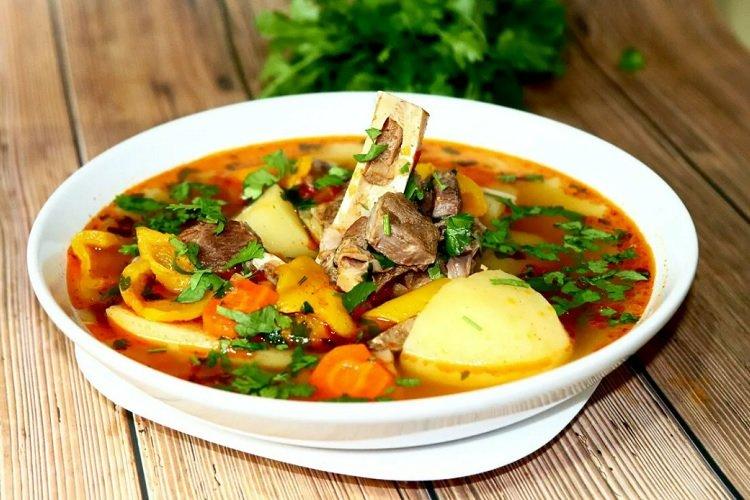 Shurpa à l'agneau et à la graisse de queue