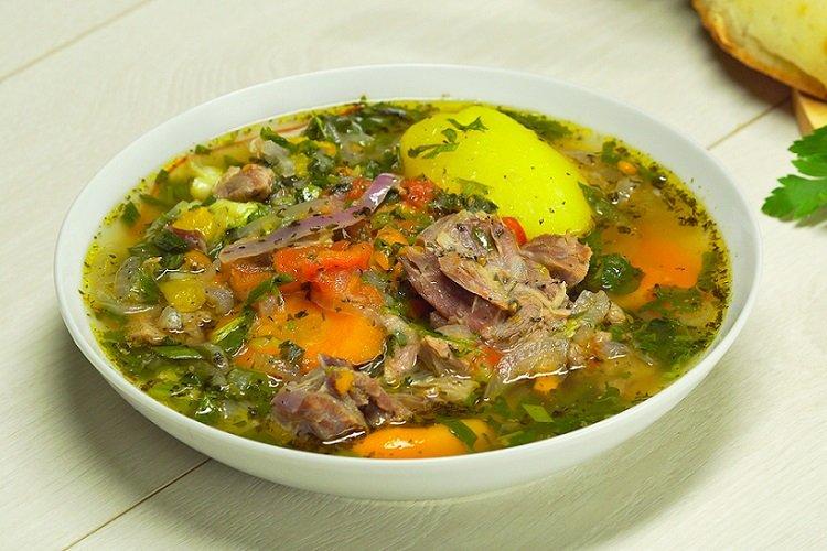 Shurpa d'agneau aux radis