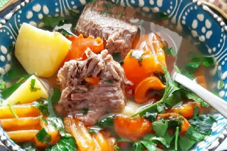 Shurpa turc aux légumes et agneau