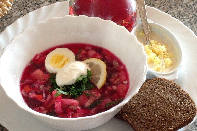 Bortsch froid avec de la viande Bortsch froid avec de la viande