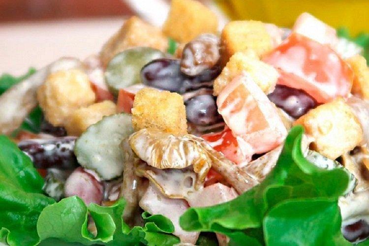 Salade de haricots, croûtons et pleurotes