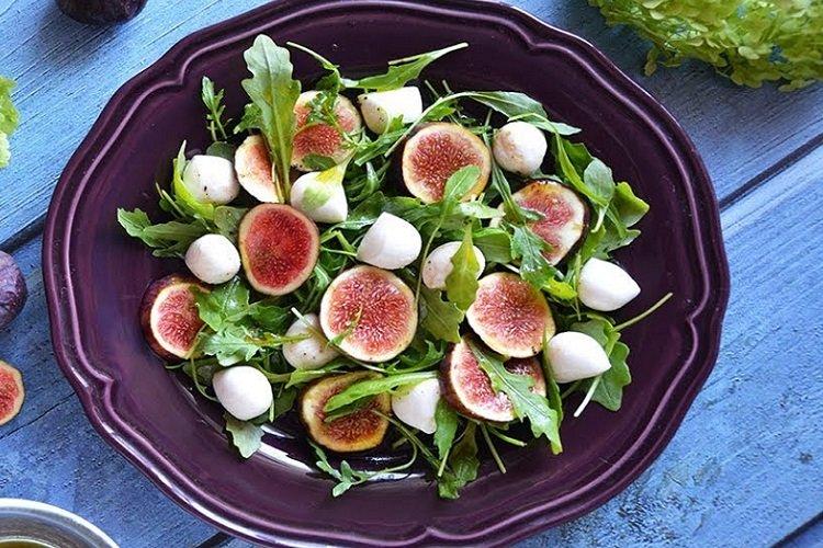 Salade de roquette, figues et mozzarella