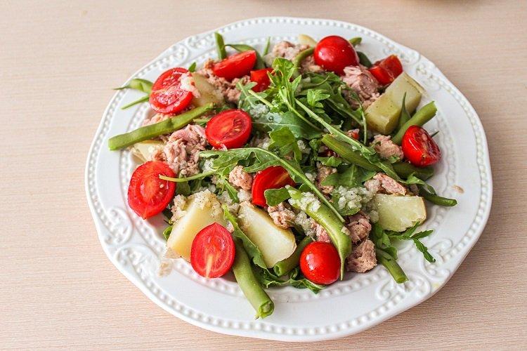 Salade de roquette aux légumes et thon