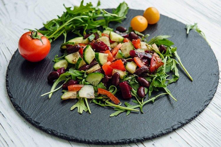 Salade de roquette et betteraves rouges