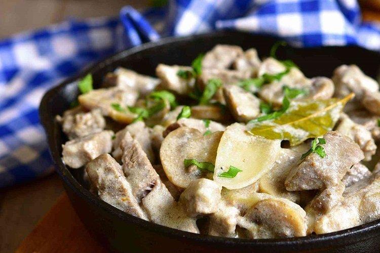 Porc boeuf stroganoff aux champignons