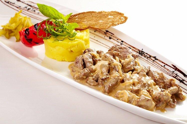 Porc boeuf stroganoff sauce moutarde-crème aigre