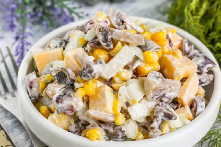 Champignons frits et salade de maïs