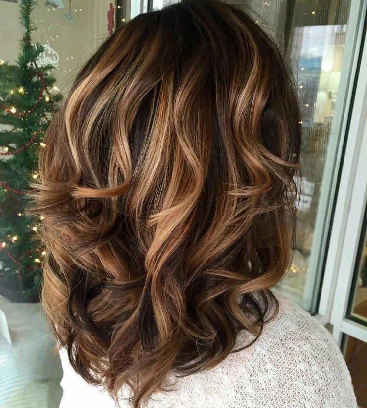 Faits saillants sur les cheveux noirs - photo