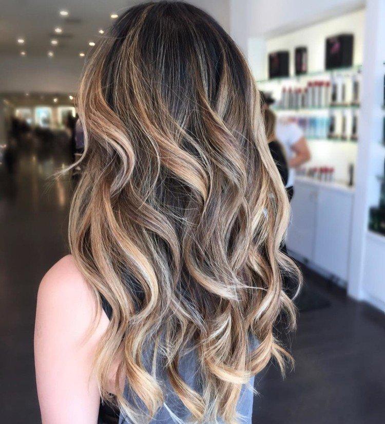 Faits saillants sur les cheveux noirs - photo