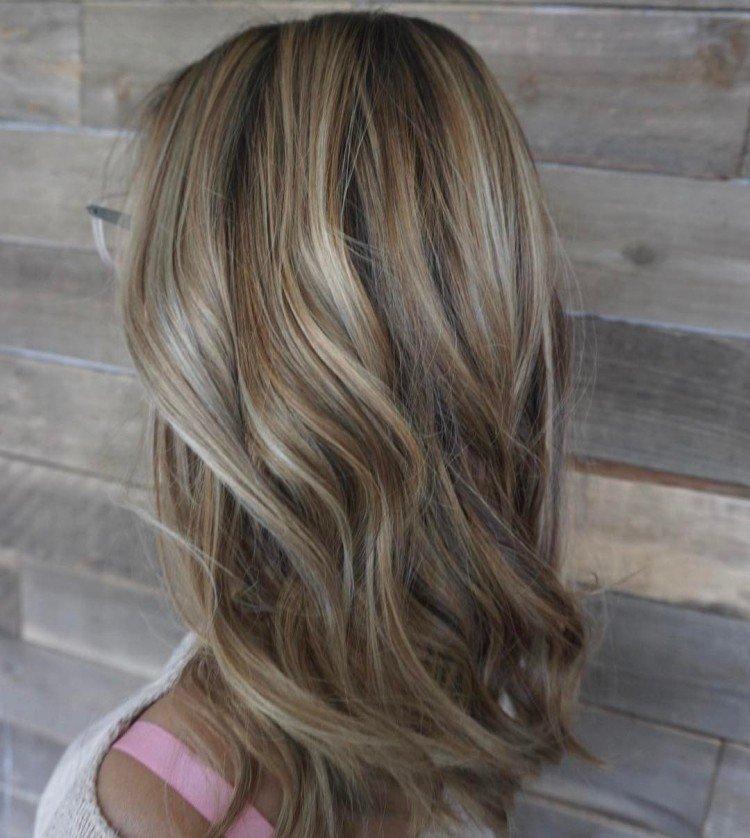 Mise en évidence sur cheveux châtain clair 2021 - photo