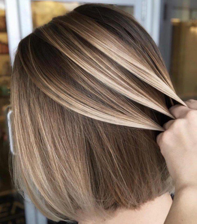 Mise en évidence sur cheveux châtain clair 2021 - photo