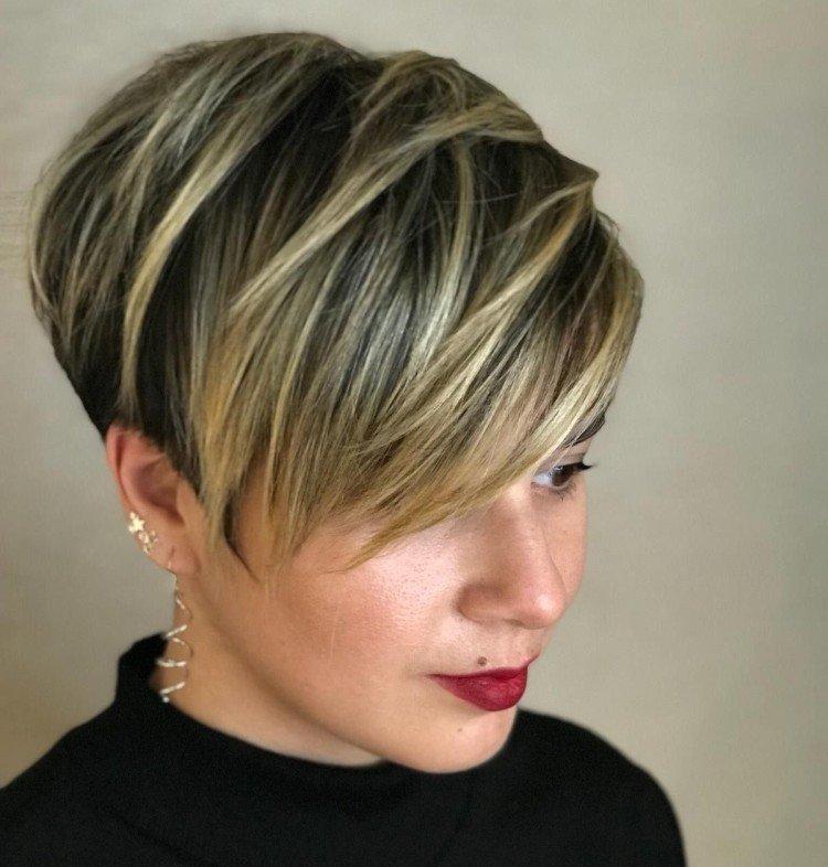 Faits saillants pour les cheveux courts 2021 - photo