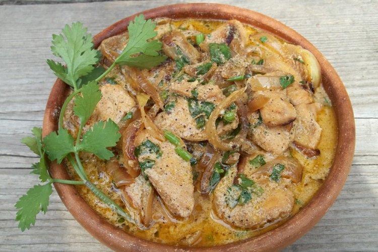 Azu de boeuf à la crème sure et au fromage à la crème