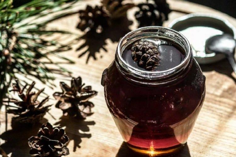 Confiture de pommes de pin à la pectine