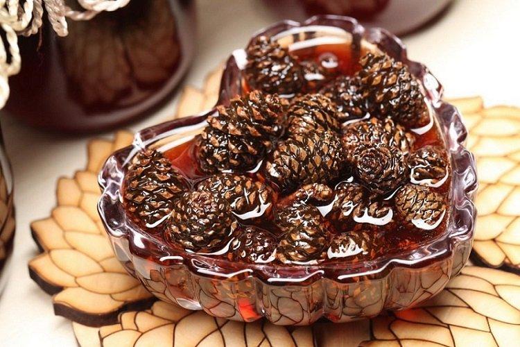 Confiture de pommes de pin à la gélatine