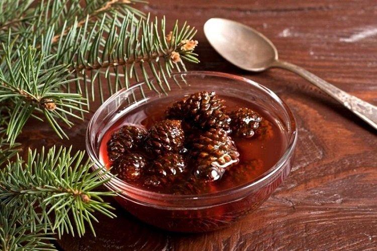 Confiture de pommes de pin hachées