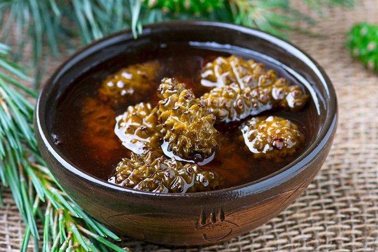 La recette classique de la confiture de pommes de pin