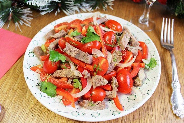 Salade de boeuf, tomates et poivrons