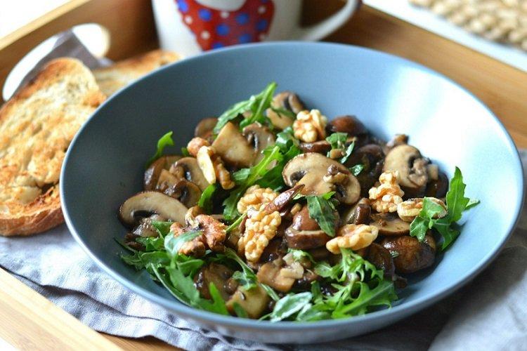 Salade de boeuf, roquette et champignons