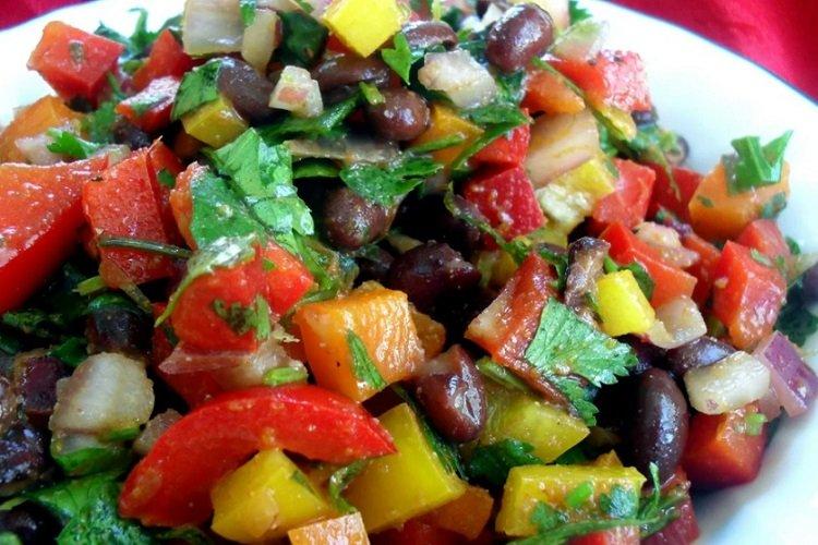 Salade de haricots rouges, tomates et poivrons