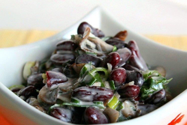 Salade de champignons marinés et haricots rouges