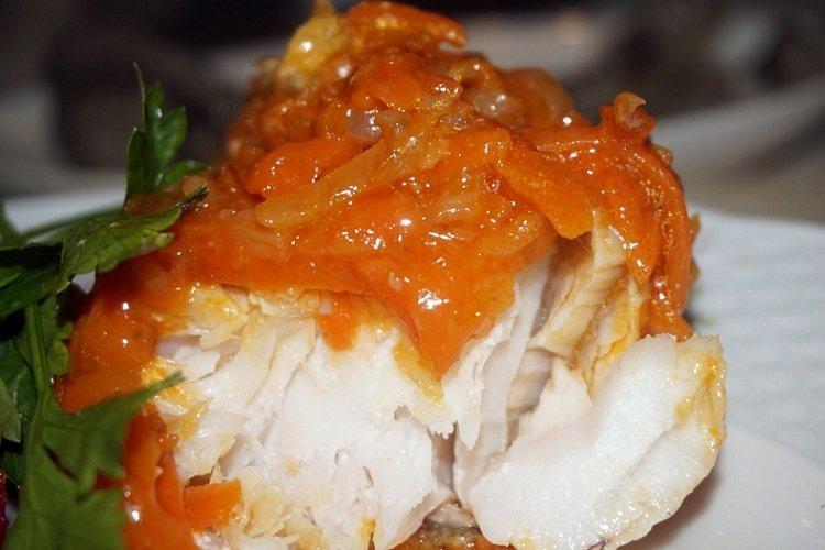 Filet de goberge au four à la sauce tomate