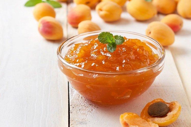 Confiture de rhubarbe aux abricots
