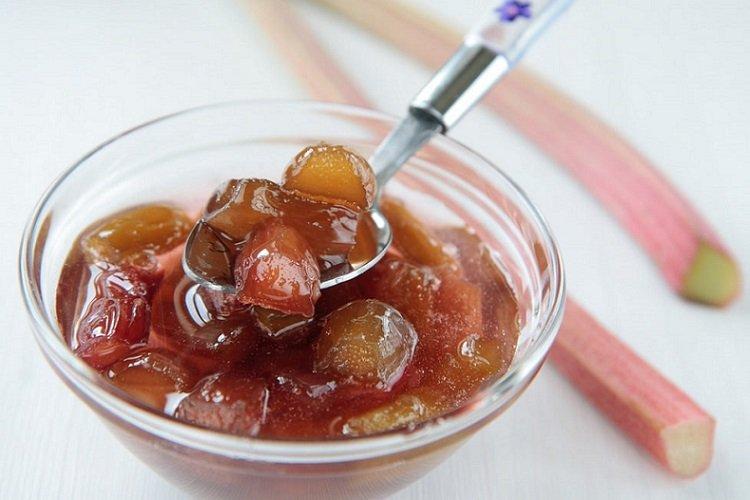 Confiture de rhubarbe, gingembre et pomme