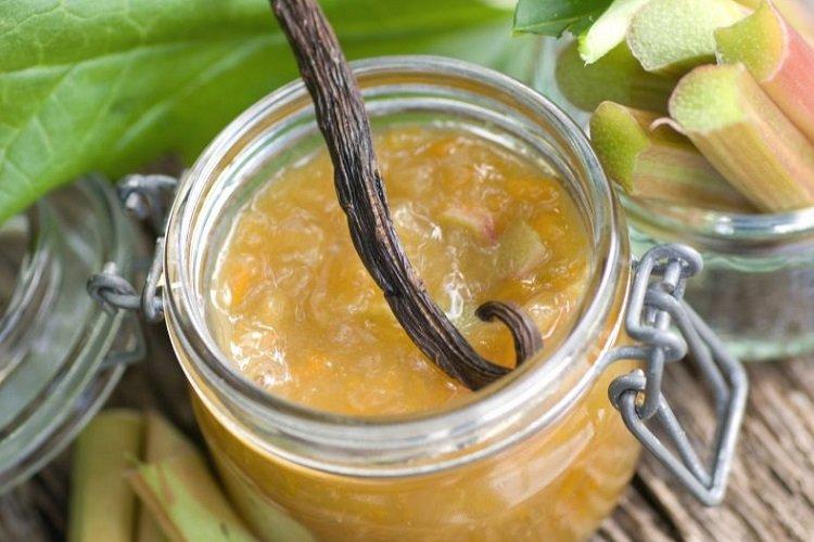 Confiture de rhubarbe à la vanille