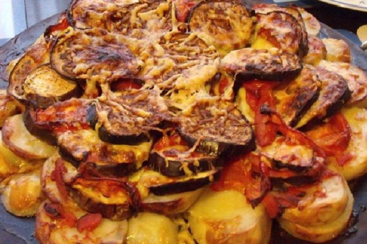 Aubergine avec pommes de terre au four