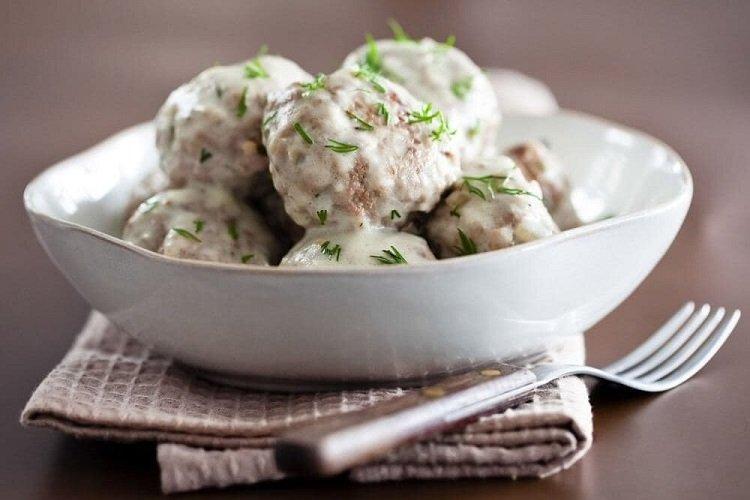 Boulettes de poulet à la crème sure
