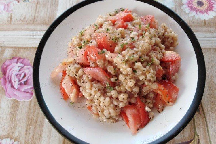 Bouillie d'orge aux tomates