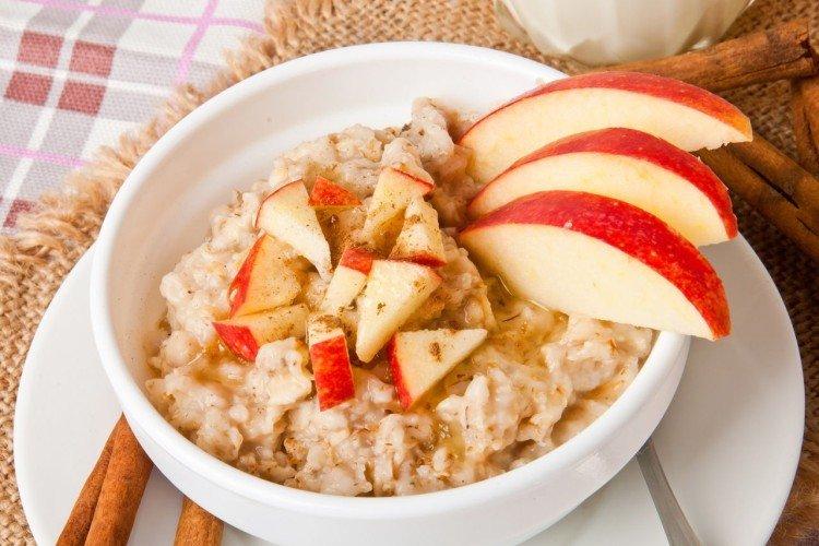 Porridge à l'orge et aux pommes
