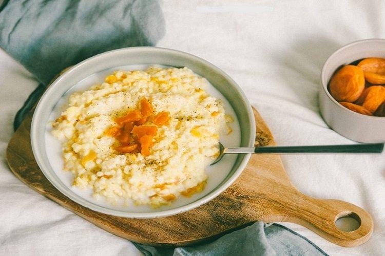 Bouillie de millet aux abricots secs au lait