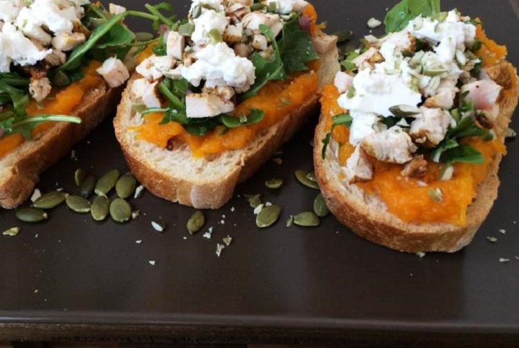 Bruschetta à la dinde et purée de potiron