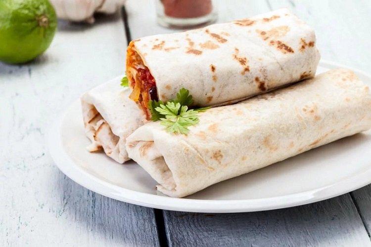 Burrito au jambon et à l'ananas