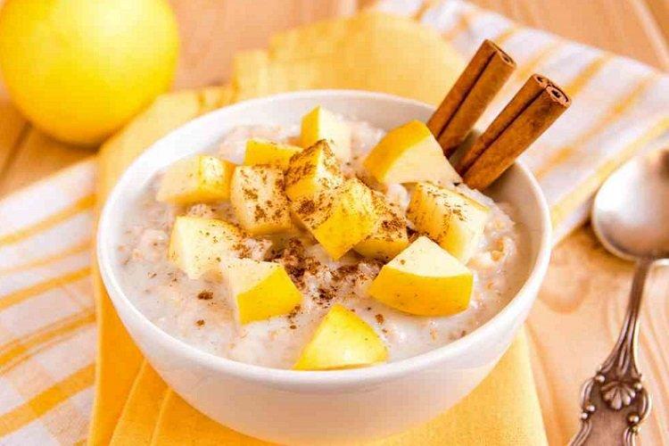 Bouillie de semoule à la poire au lait