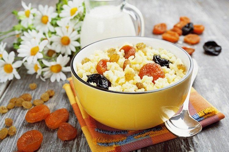 Bouillie de millet aux fruits secs